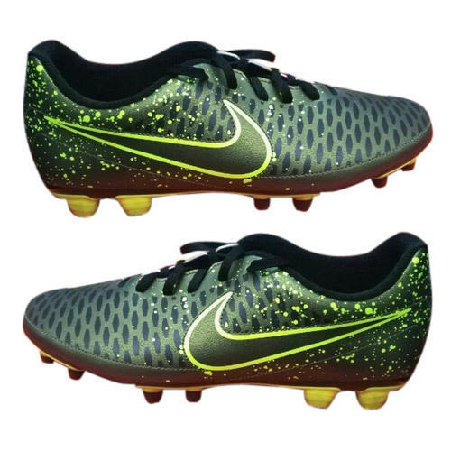 nike football shoes low price