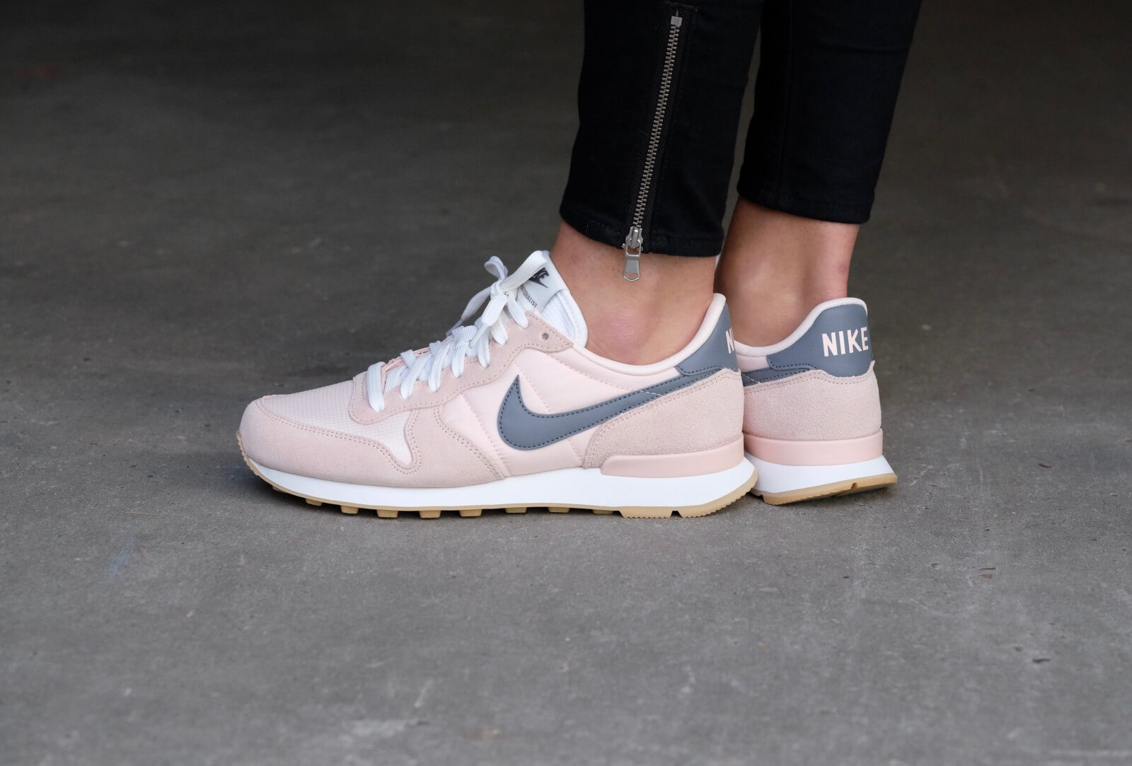 nike internationalist pink grey